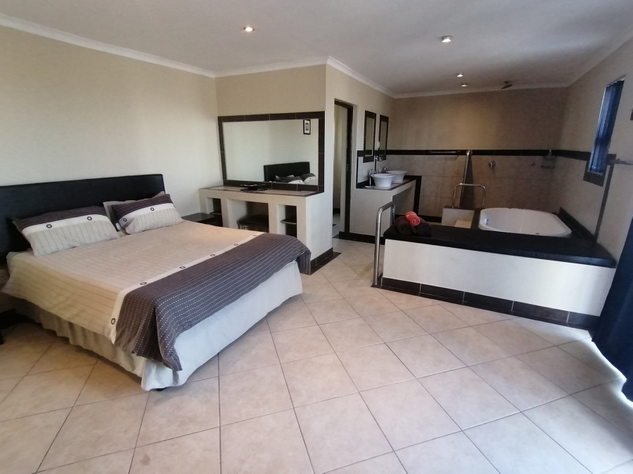 5 Bedroom Property for Sale in Bettys Bay Western Cape